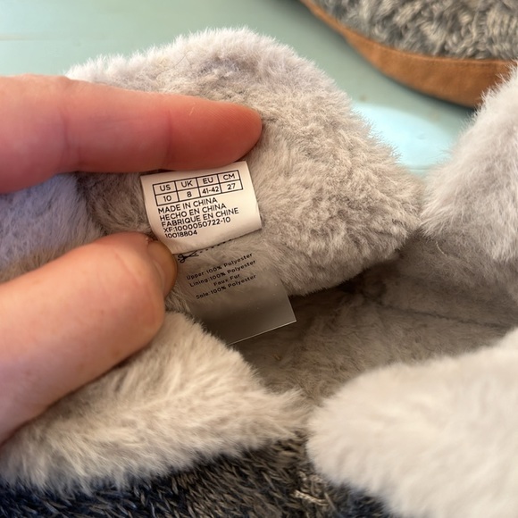 Woman’s TOMS slippers size 10 (worn 2x) - Picture 6 of 8